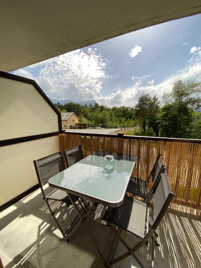 Appartement Situe A Cote Du Lac De Serre Poncon Saint-Sauveur  Eksteriør bilde